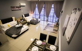 Palazio Apartment Mount Austin By The One
